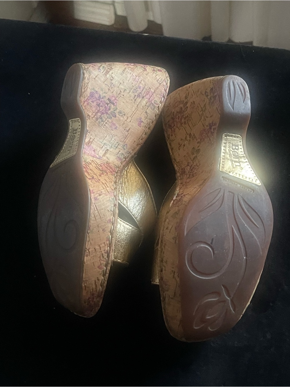 Born Gold Leather Slip on wedge 7 M
The most comfortable shoes - Picture 2 of 3
